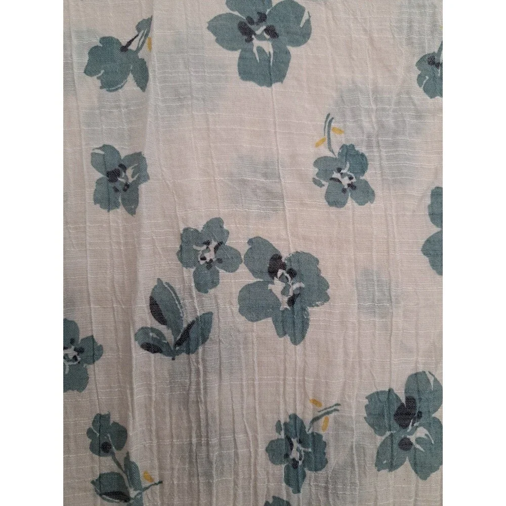 Hope & Harlow Women's Scoop Neck White and Blue Floral Top w/ Lace Accent Size L - Picture 2 of 10